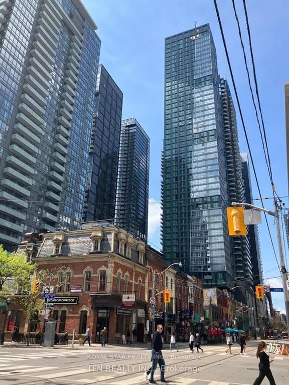 327 King Street W, Unit 1605