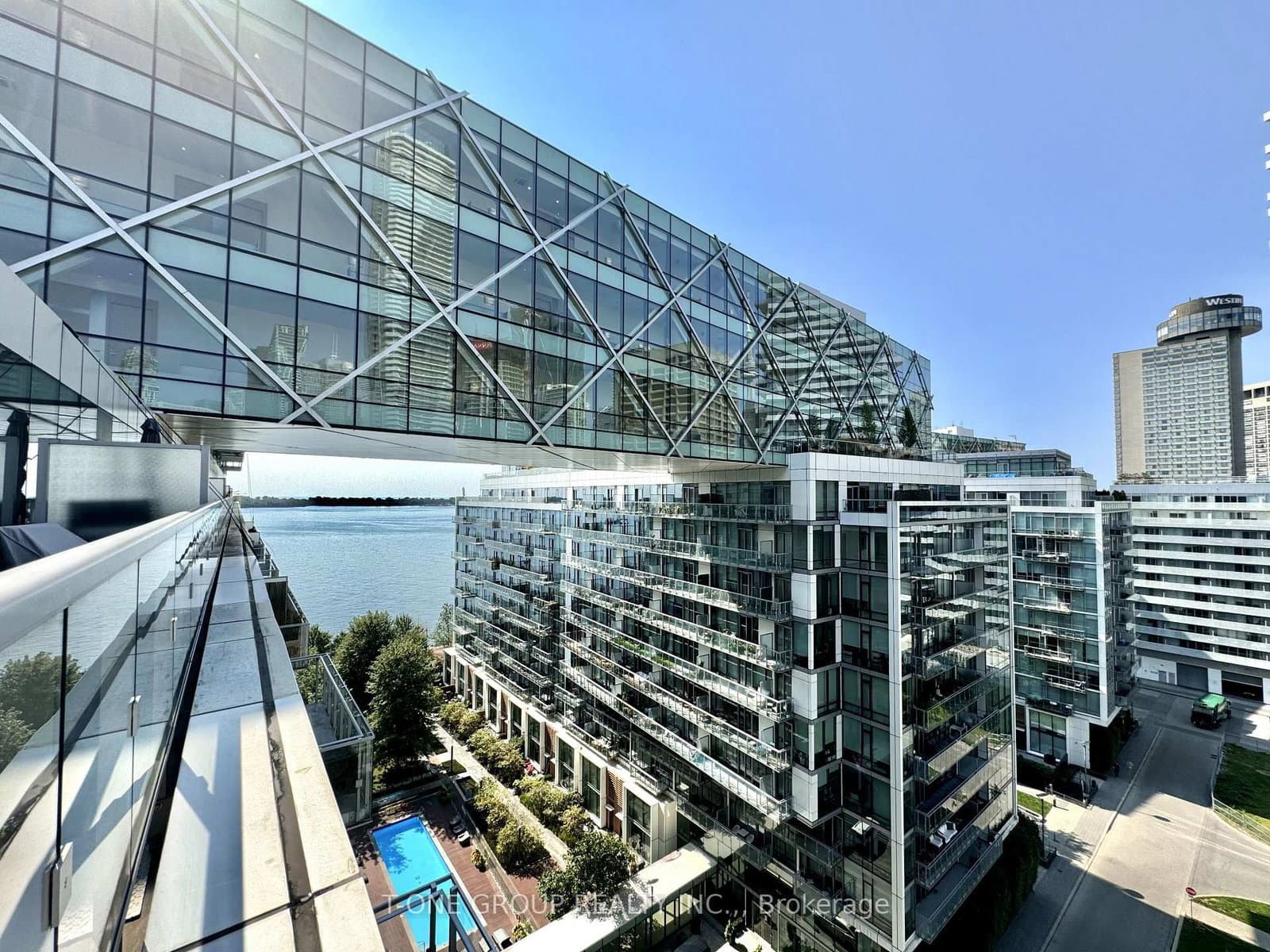 39 Queens Quay E, Unit 1122