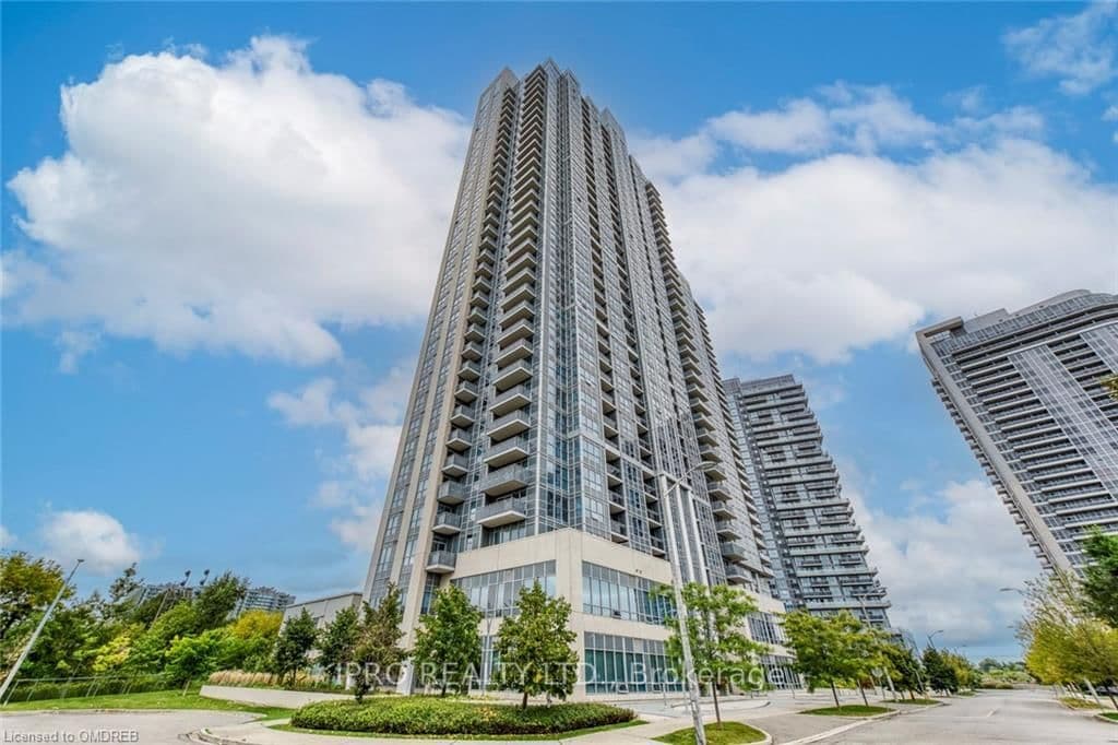 275 VILLAGE GREEN Square, Unit 1015