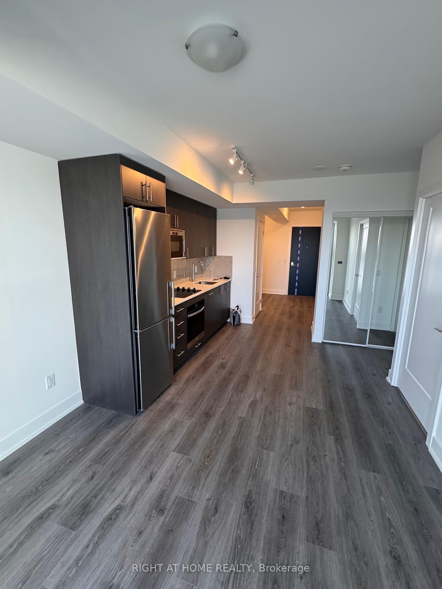 2545 Simcoe Street N, Unit 701