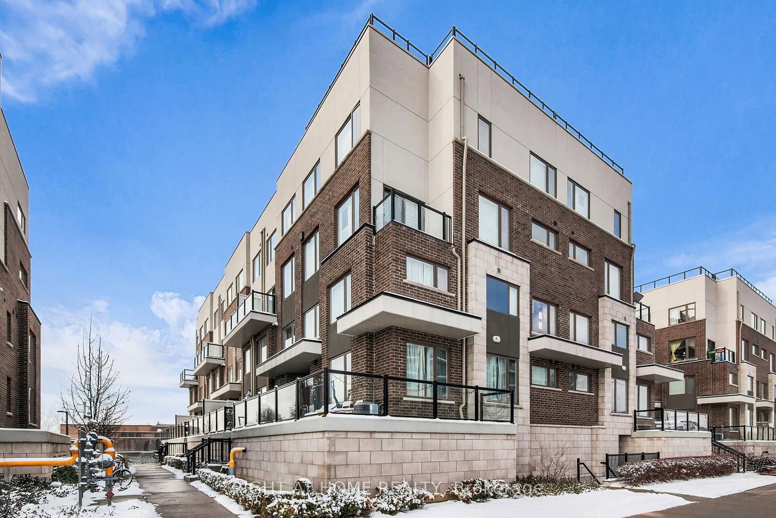 1460 Whites Road, Unit 215