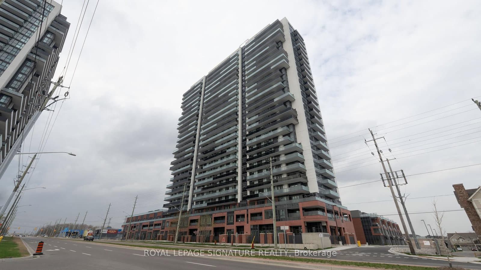 2545 Simcoe Street N, Unit 811
