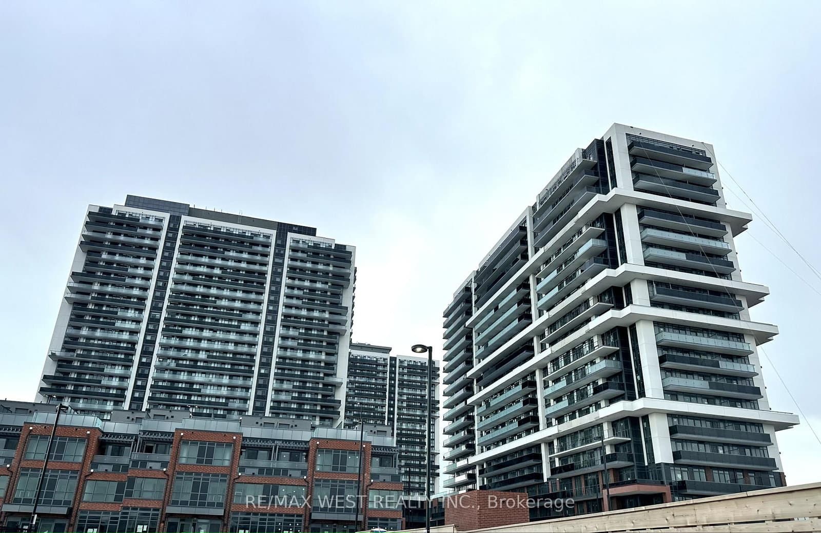 2545 N Simcoe Street N, Unit 2015