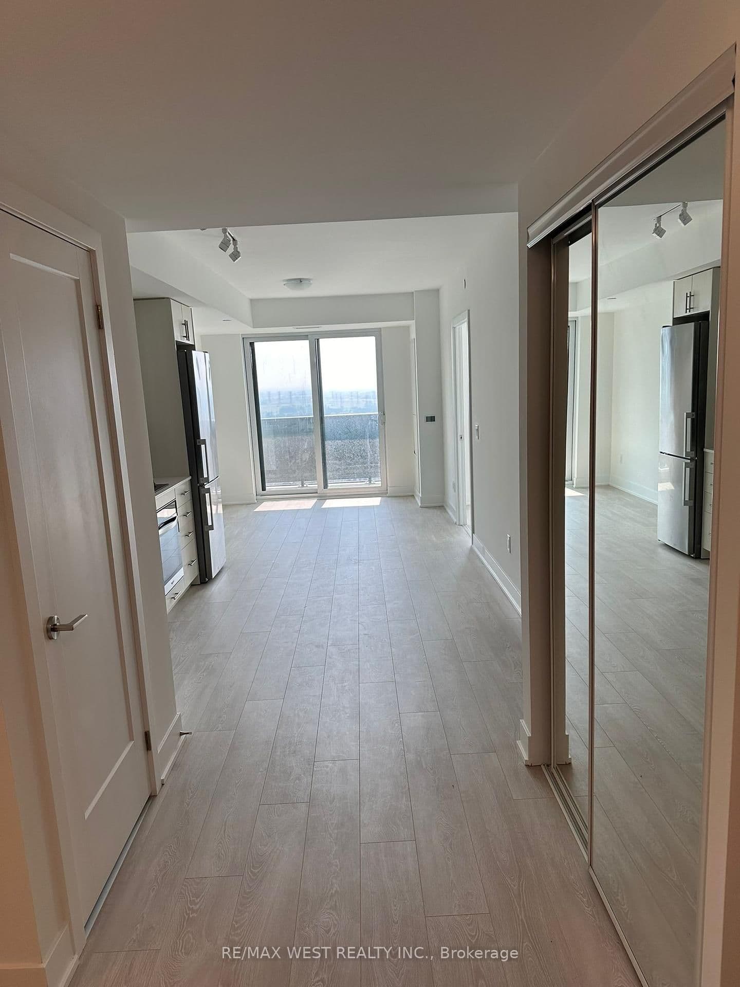 2545 Simcoe Street N, Unit 2411