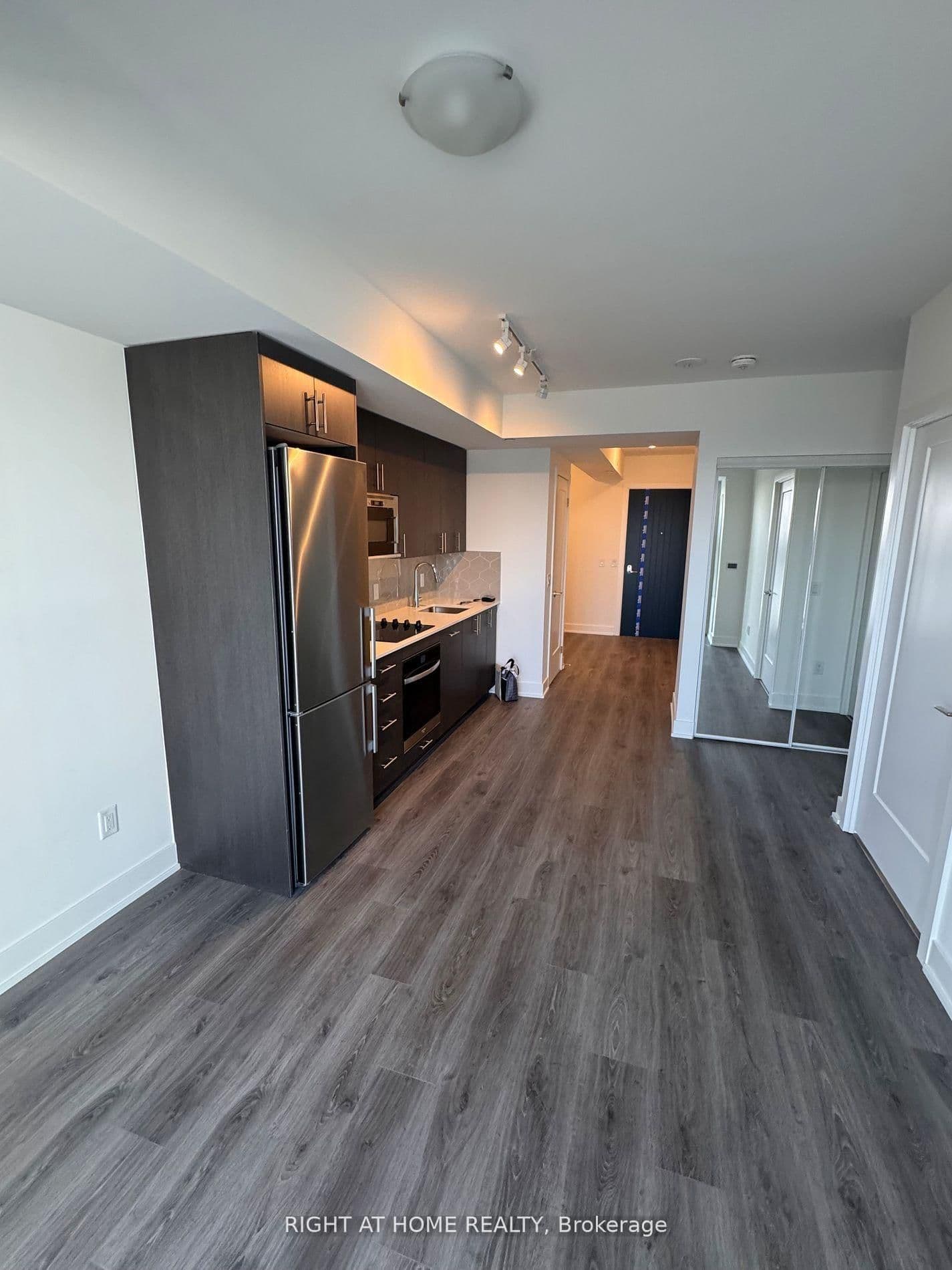 2545 Simcoe Street N, Unit 701