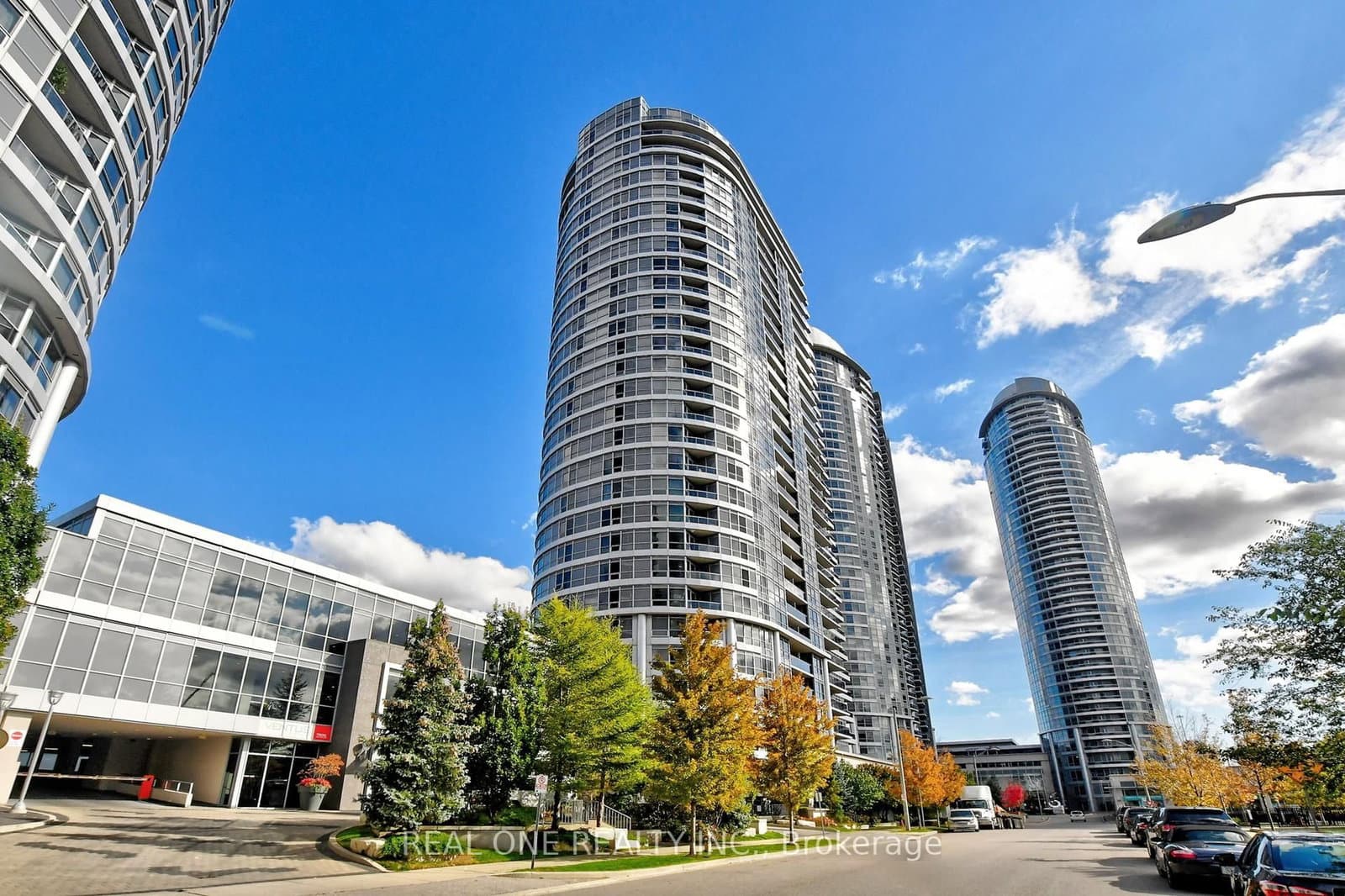#1008 - 151 Village Green Square
