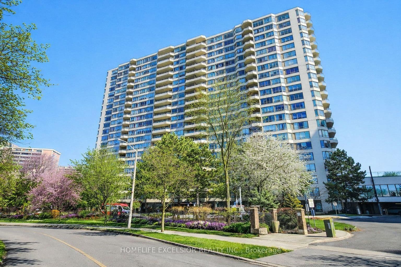 #205 - 5 Greystone Walk Drive