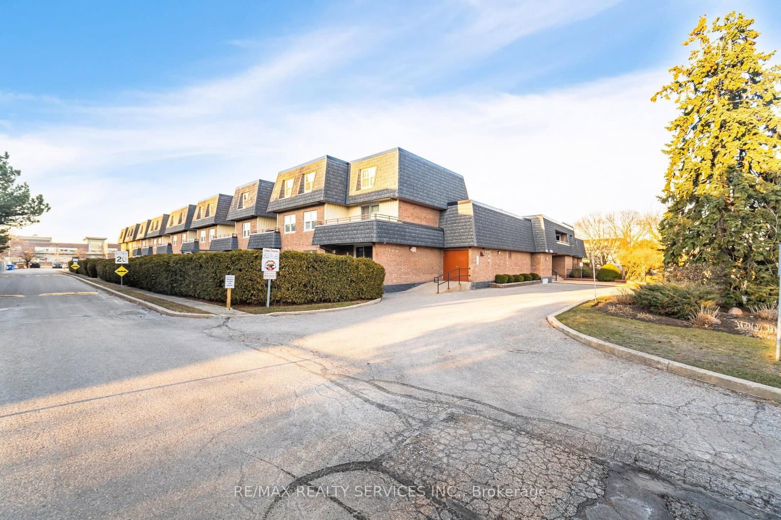 #105 - 580 Mary Street E