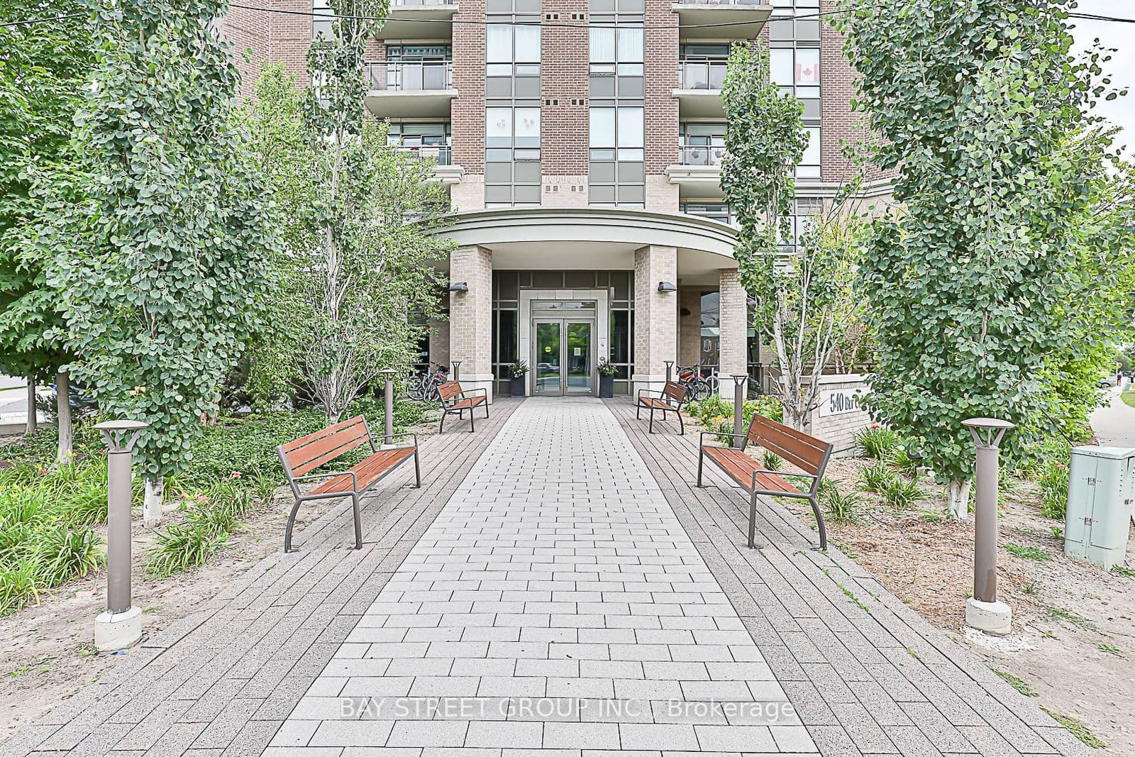 540 Bur Oak Avenue, Unit 327
