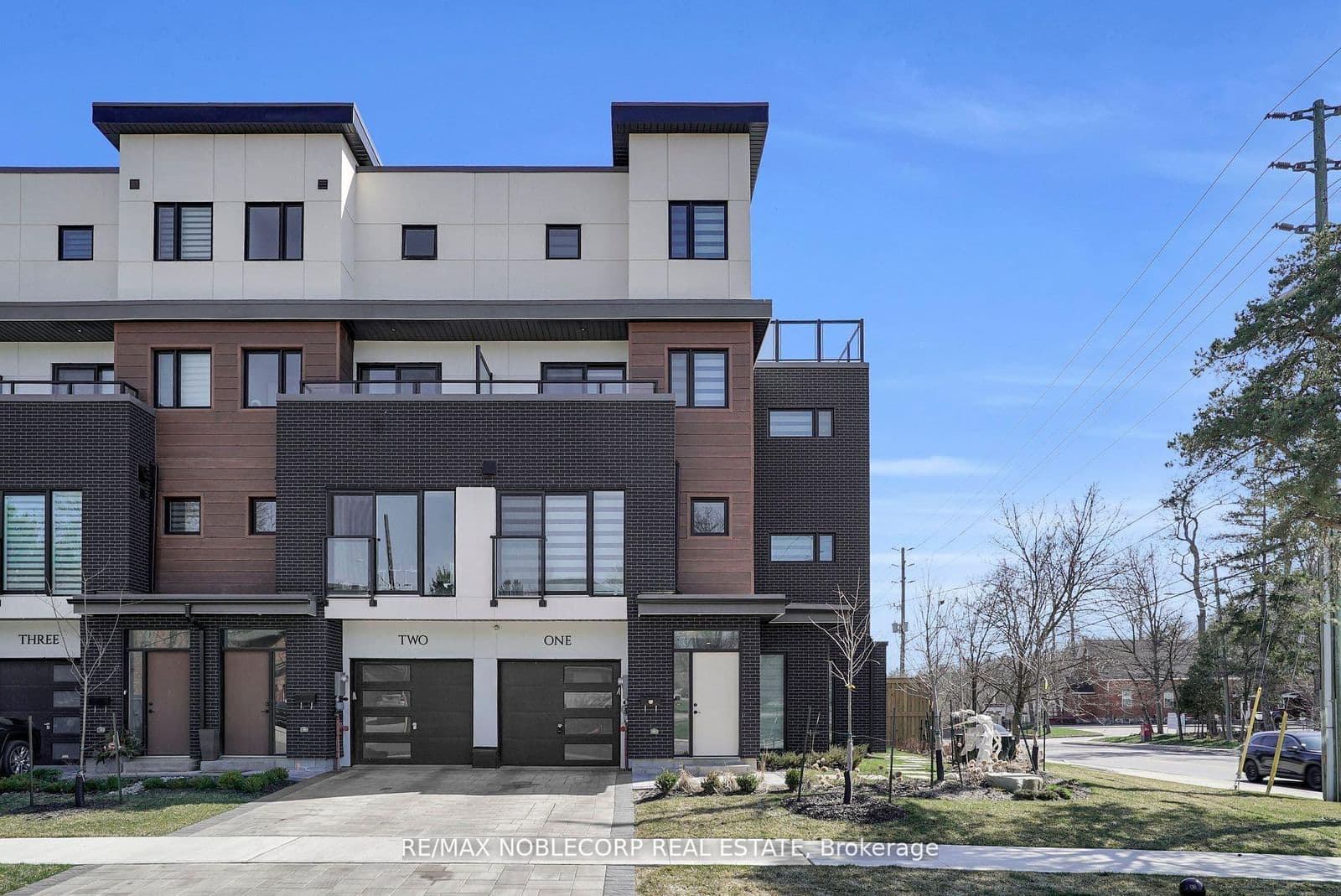 1 Hartman Avenue N, Unit 1