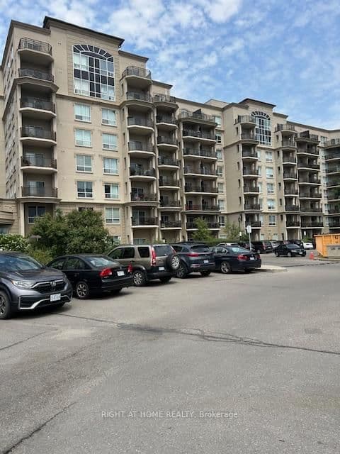 #403 - 2 Maison Parc Court