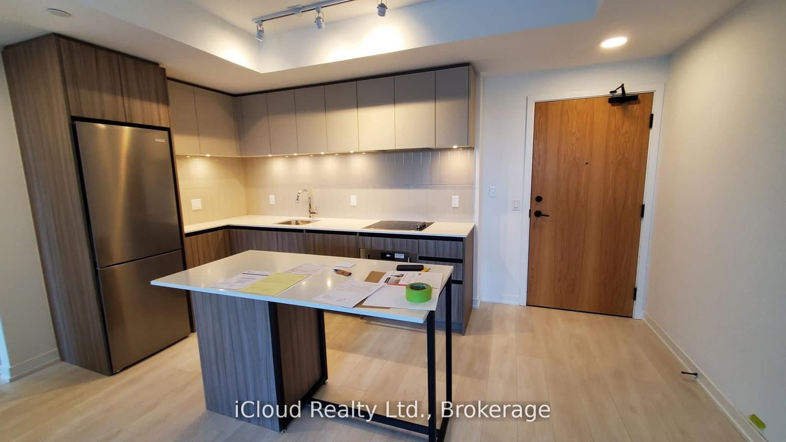 #210 - 7950 Bathurst Street