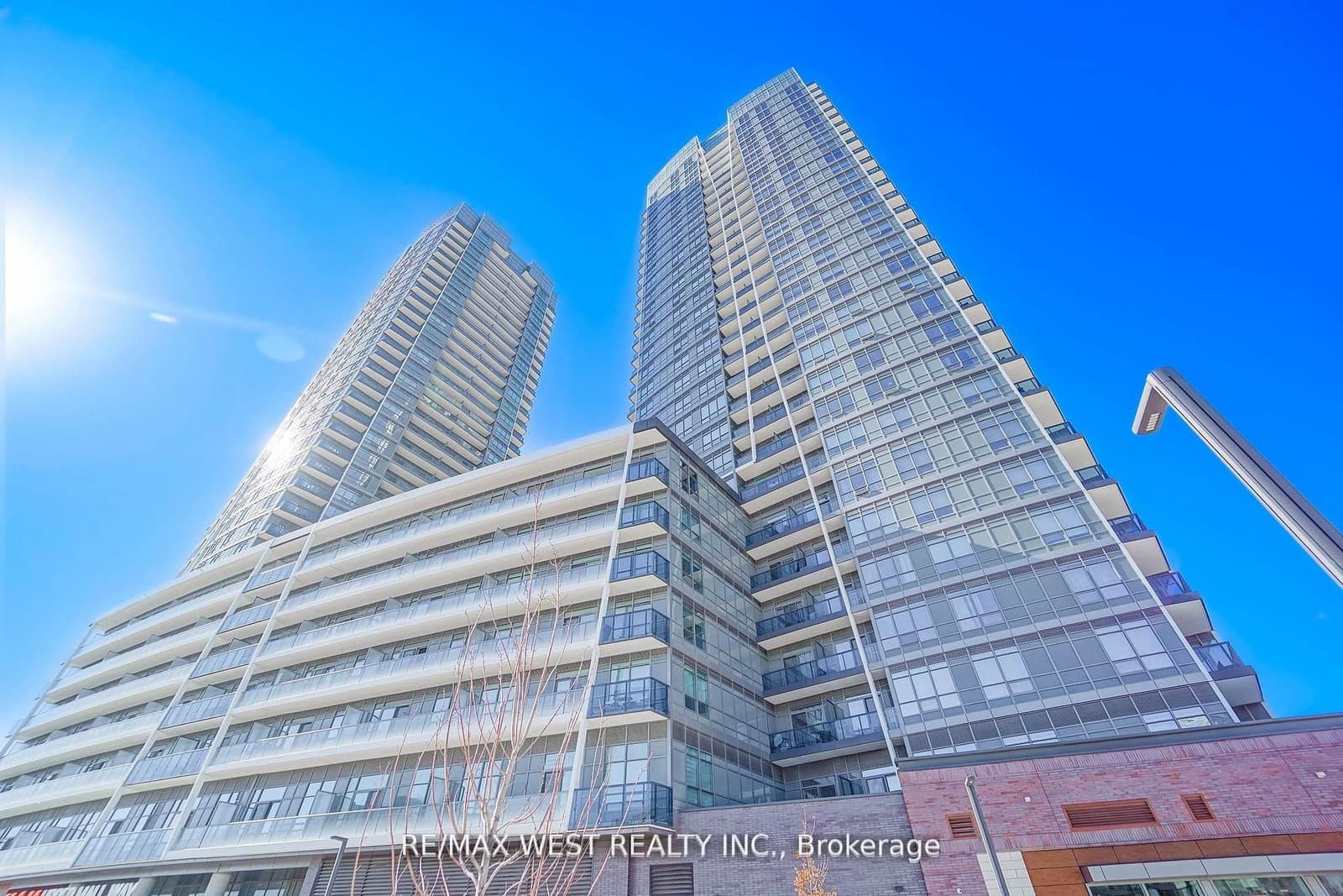 #1101 - 50 Upper Mall Way
