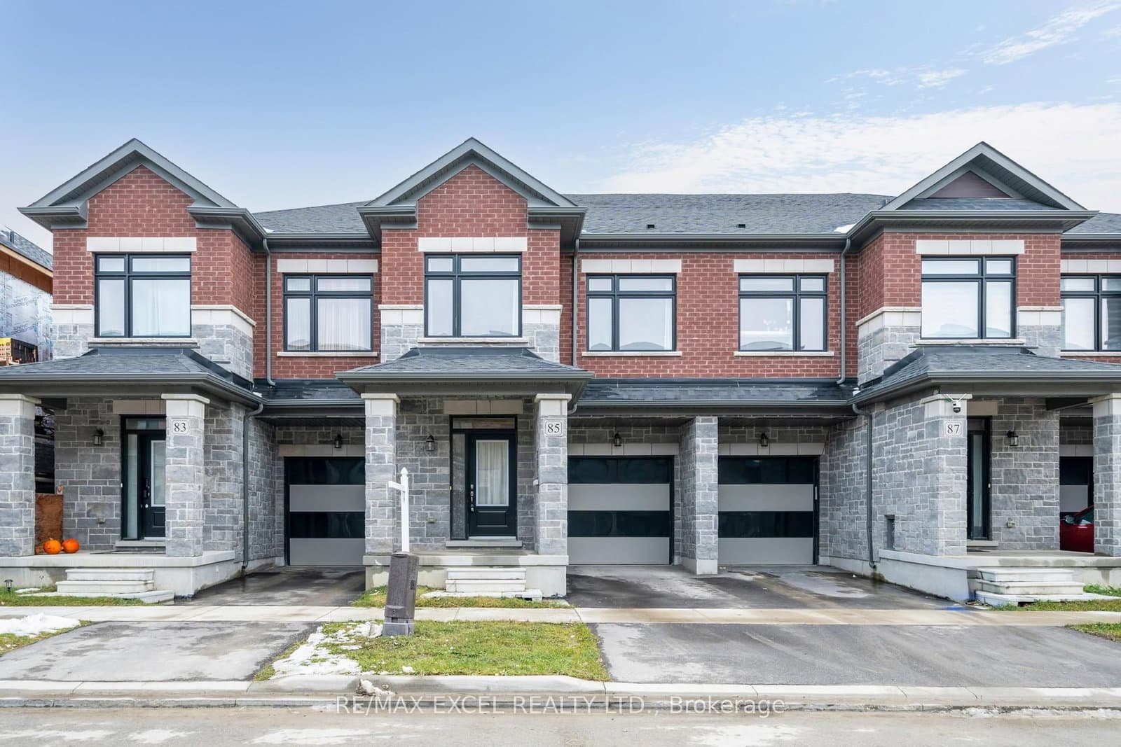 85 Robert Eaton Avenue