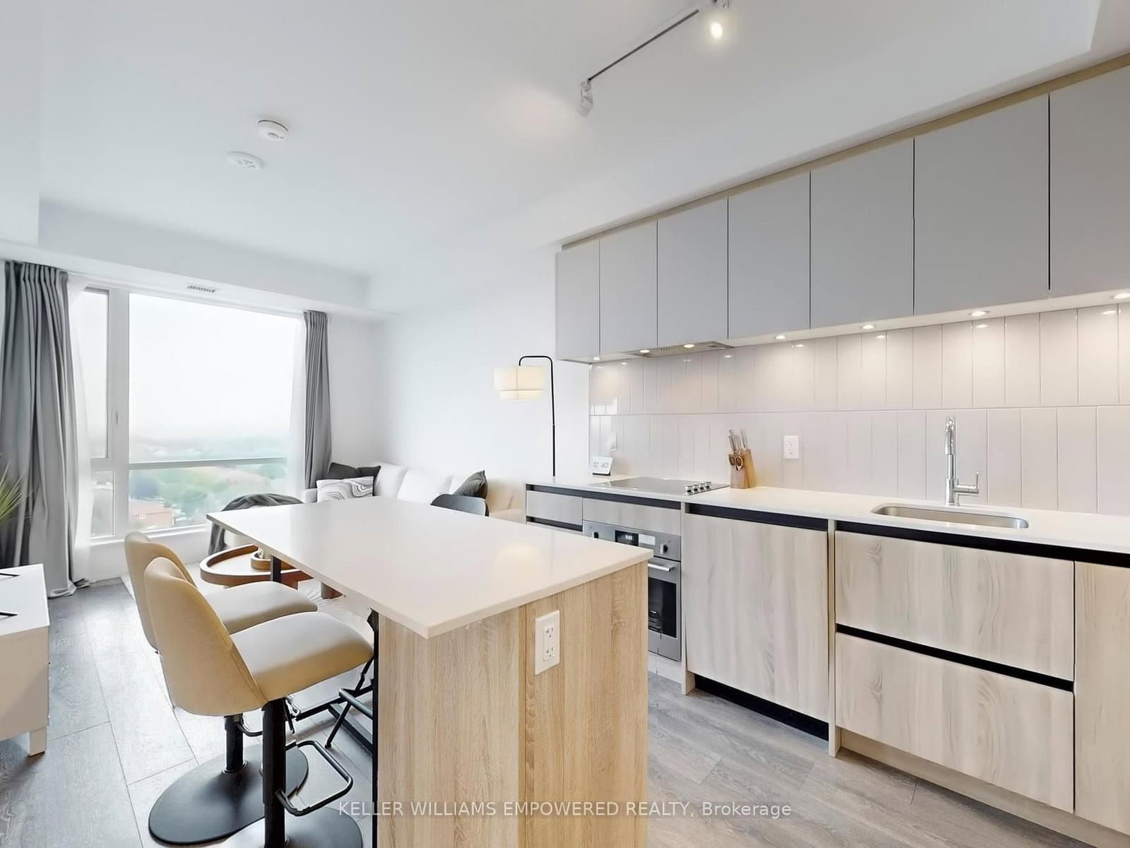#1106 - 7950 Bathurst Street
