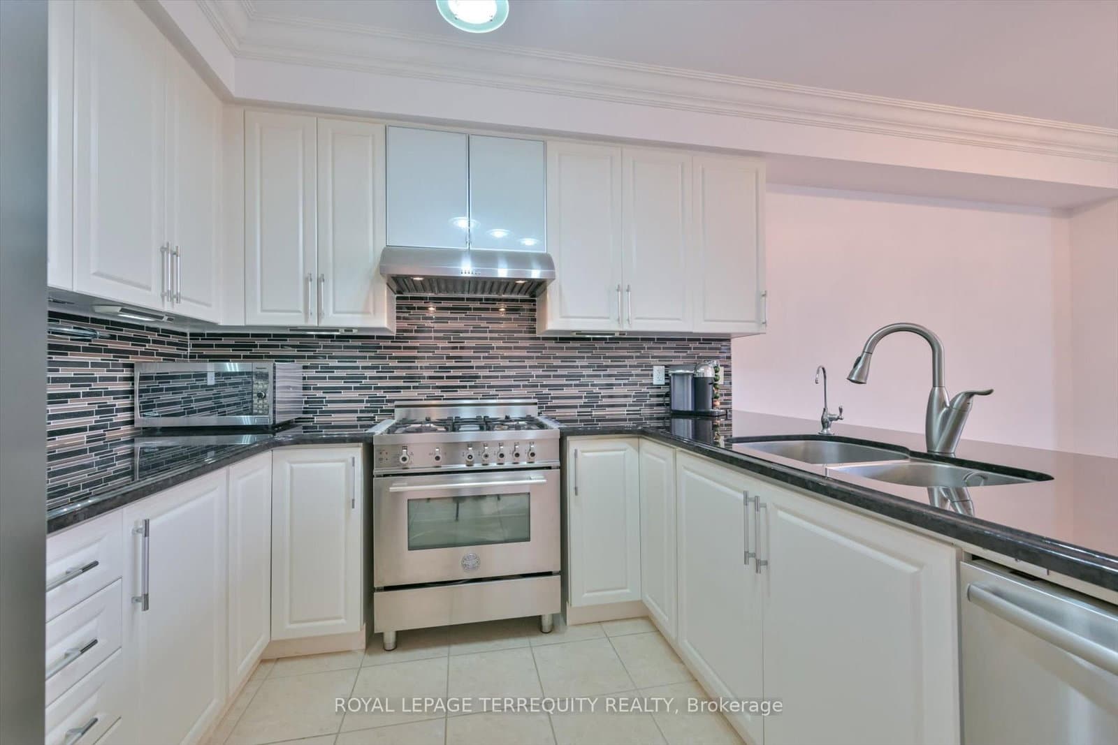 10461 Woodbine Avenue
