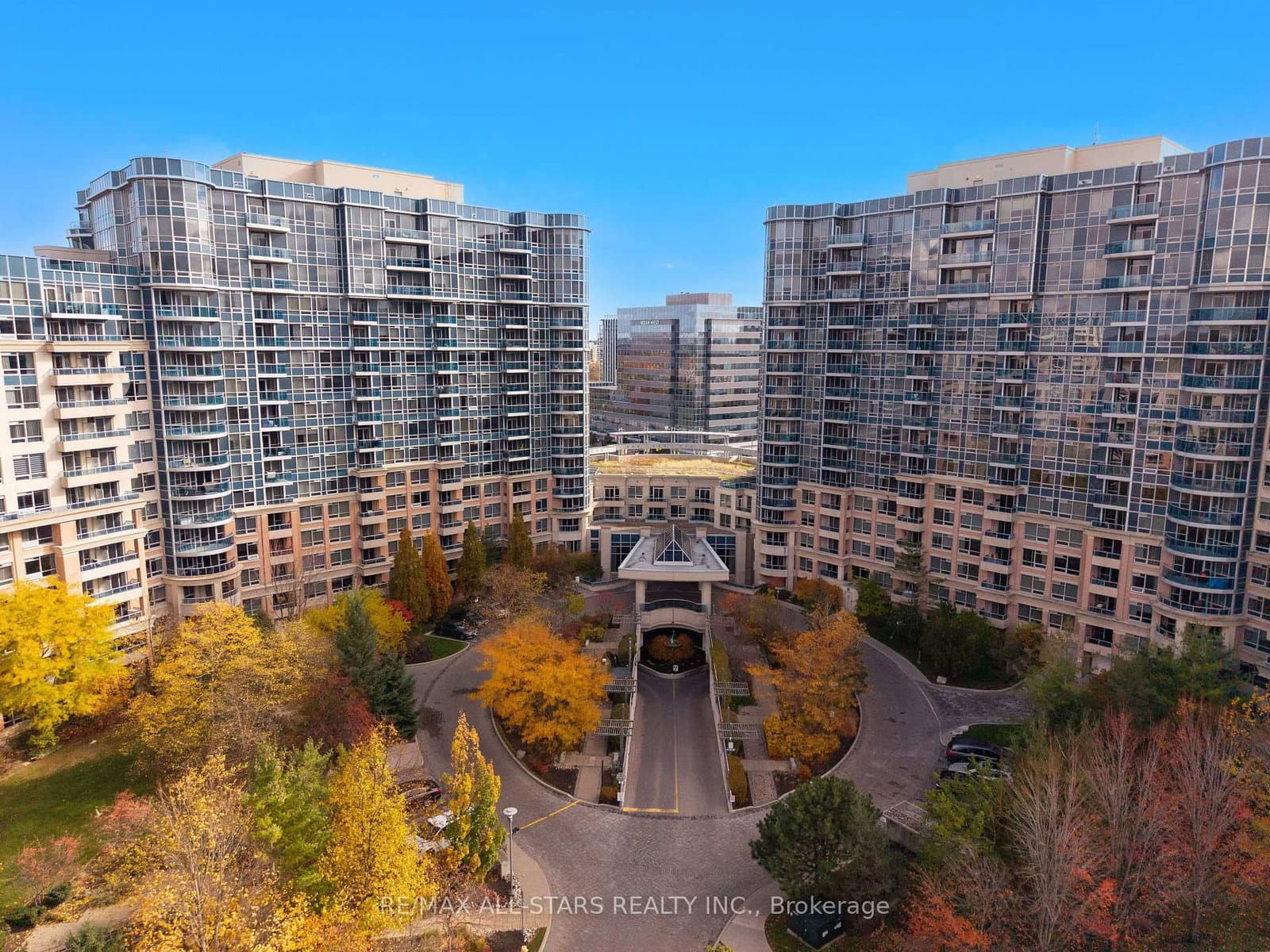 #536 - 33 Cox Boulevard