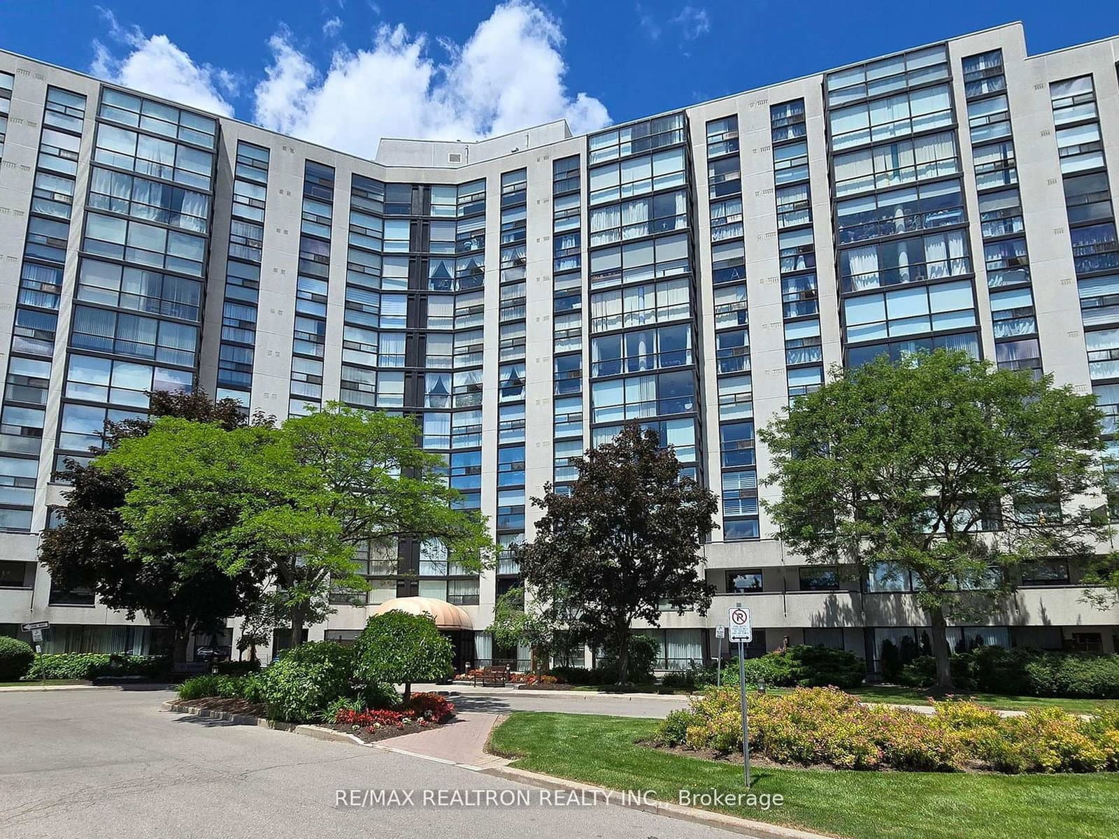 #1015 - 40 Harding Boulevard W