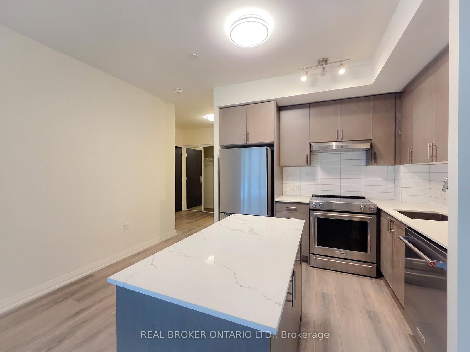 #618 - 9000 Jane Street