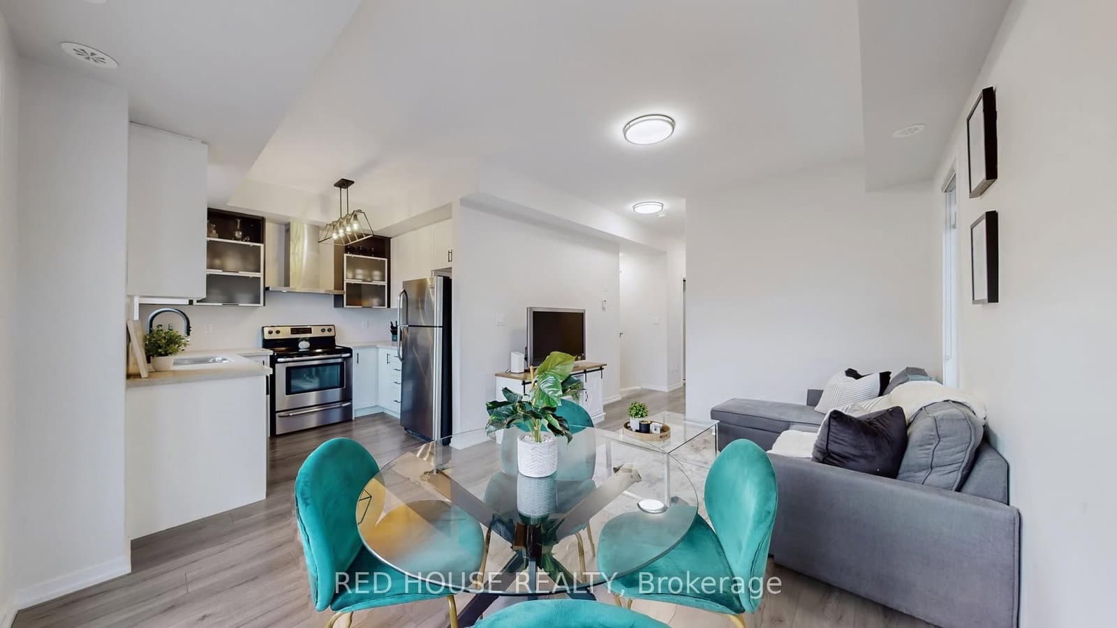 #E08 - 26 Bruce Street