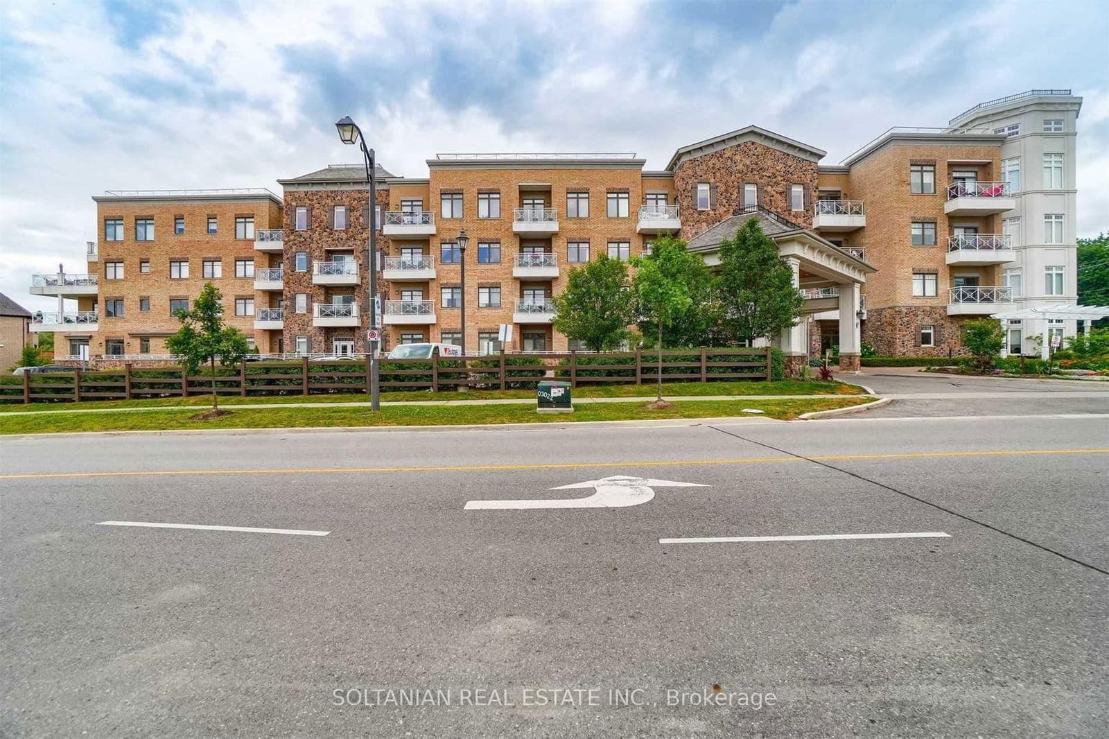 #425 - 80 Burns Boulevard