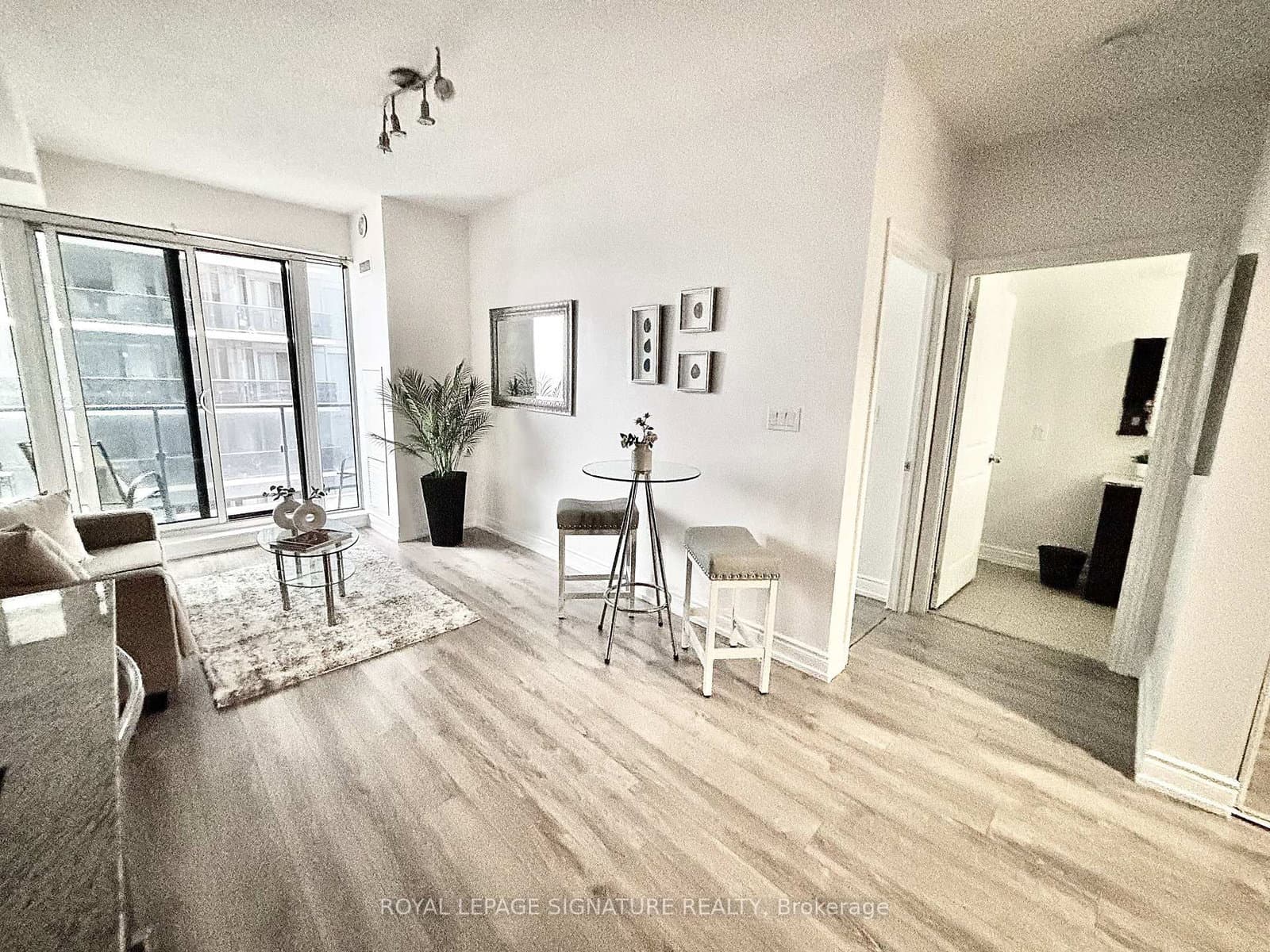 #710 - 9600 Yonge Street