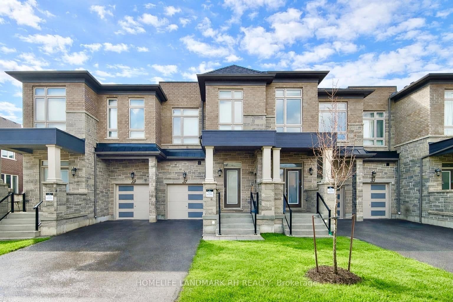 37 Schmeltzer Crescent