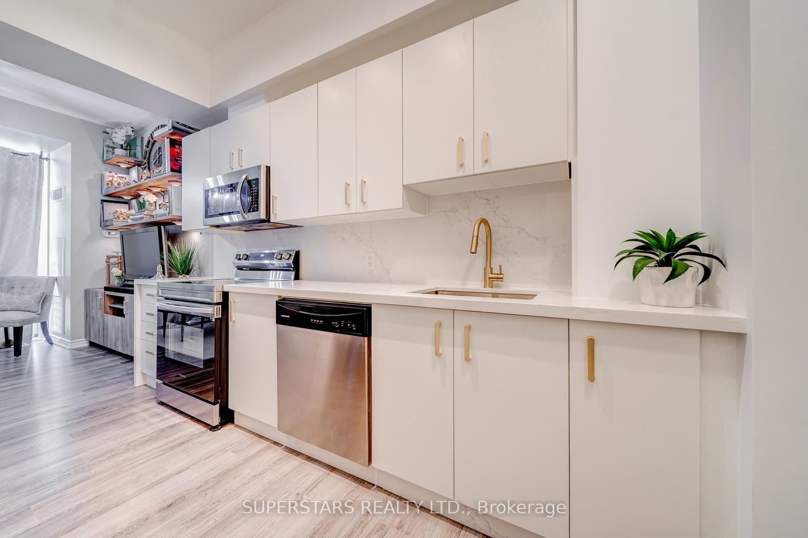 #525 - 11611 Yonge Street