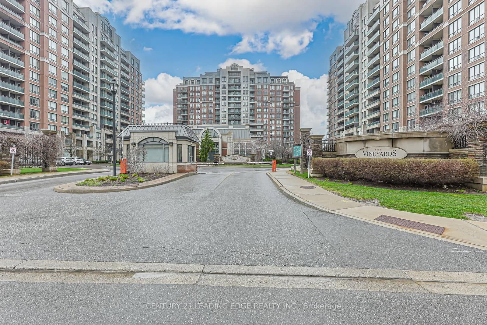 #604 - 330 RED MAPLE Road
