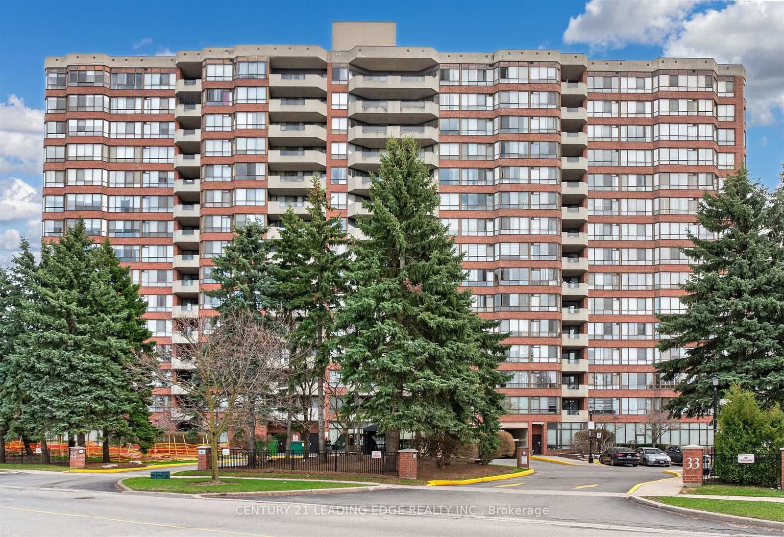 #1011 - 33 Weldrick Road E