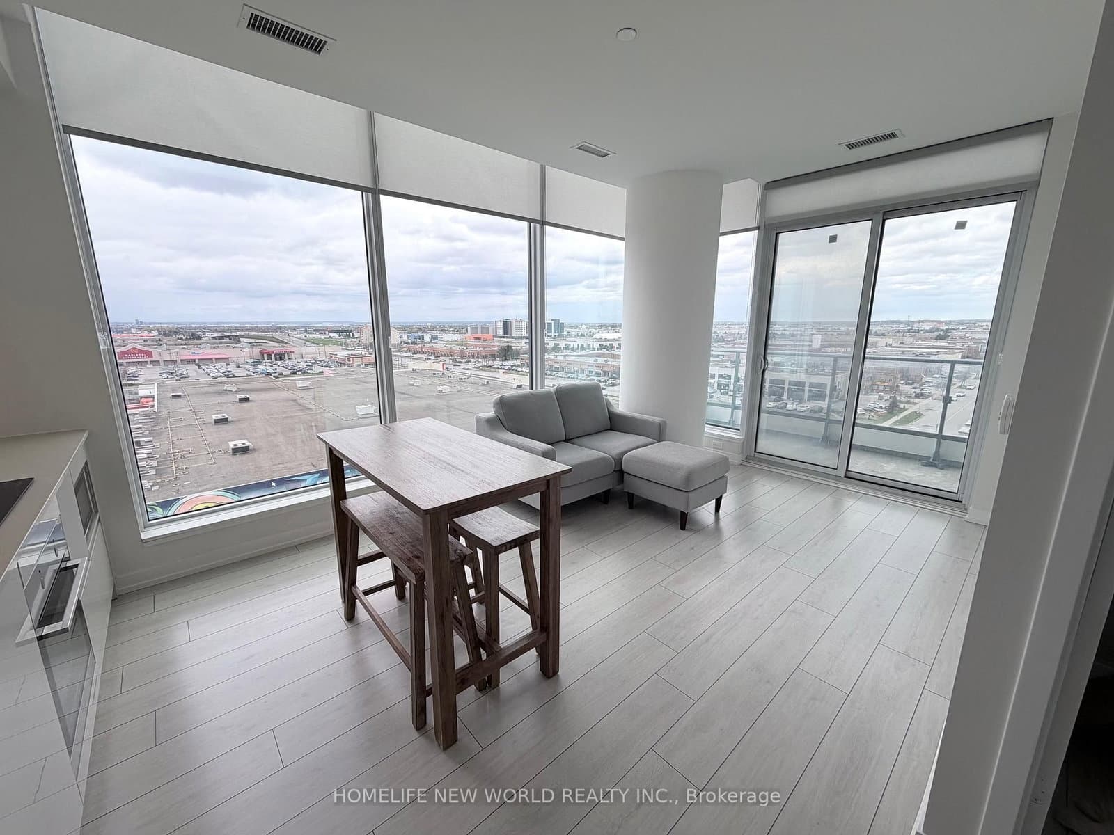 #906 - 5 Buttermill Avenue