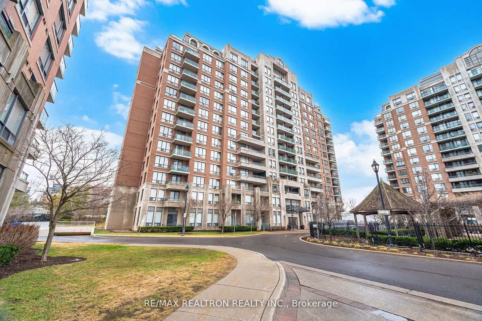 #411 - 330 Red Maple Road