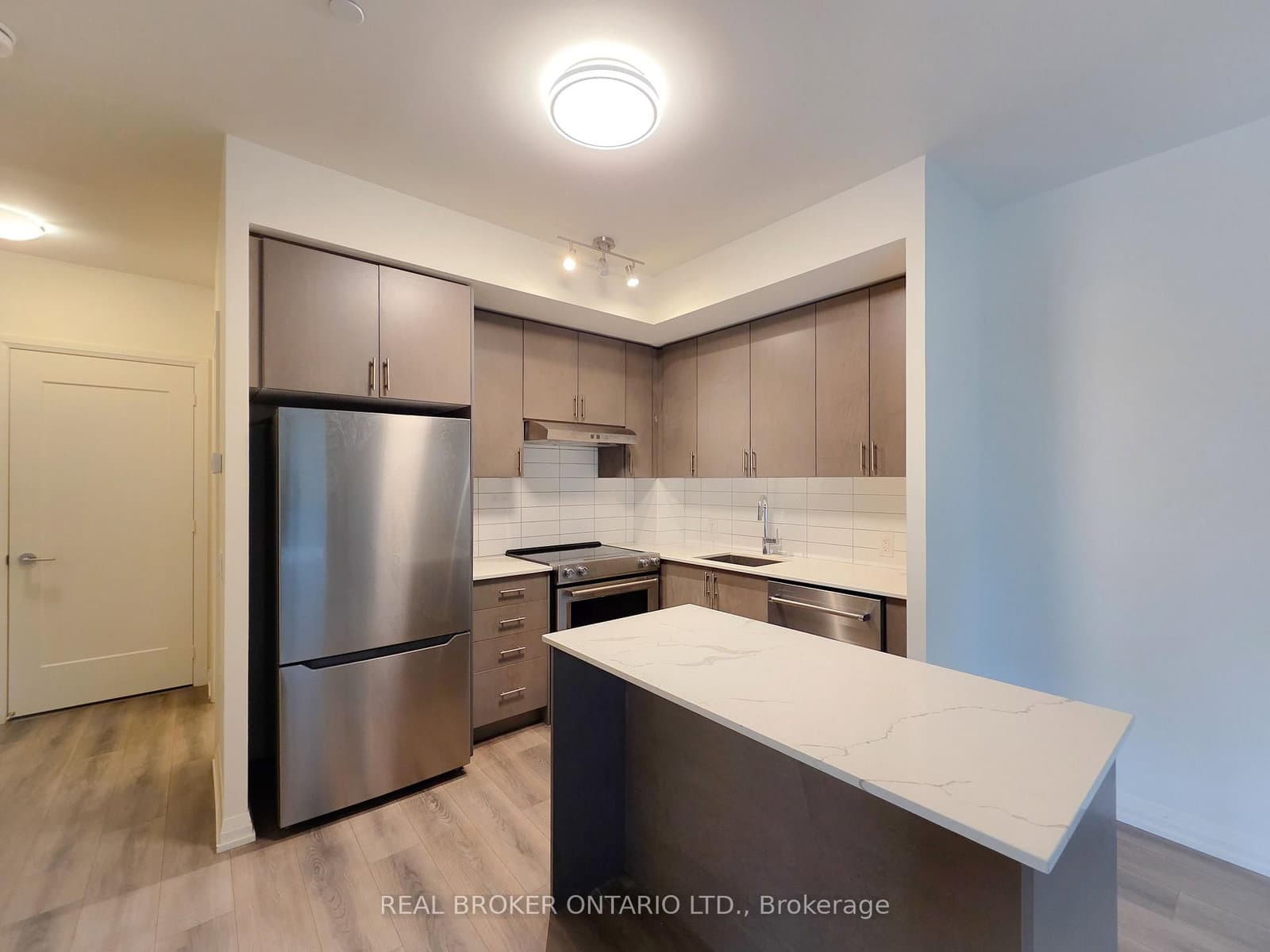 #618 - 9000 Jane Street