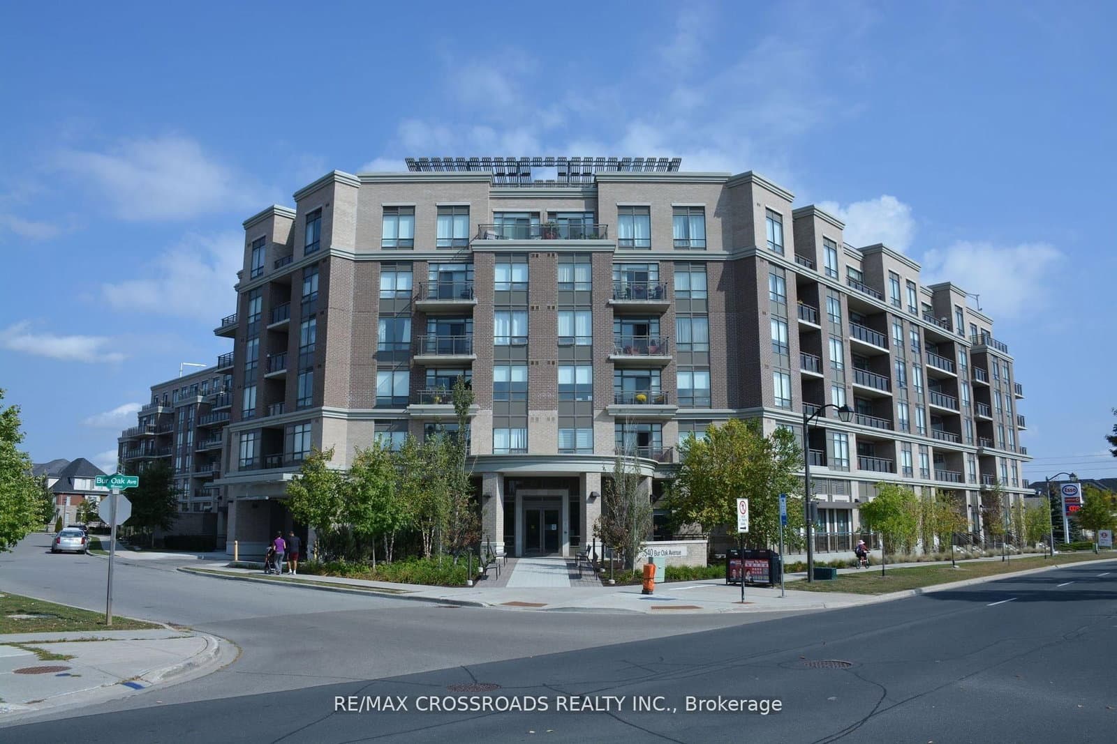 540 Bur Oak Avenue, Unit 323