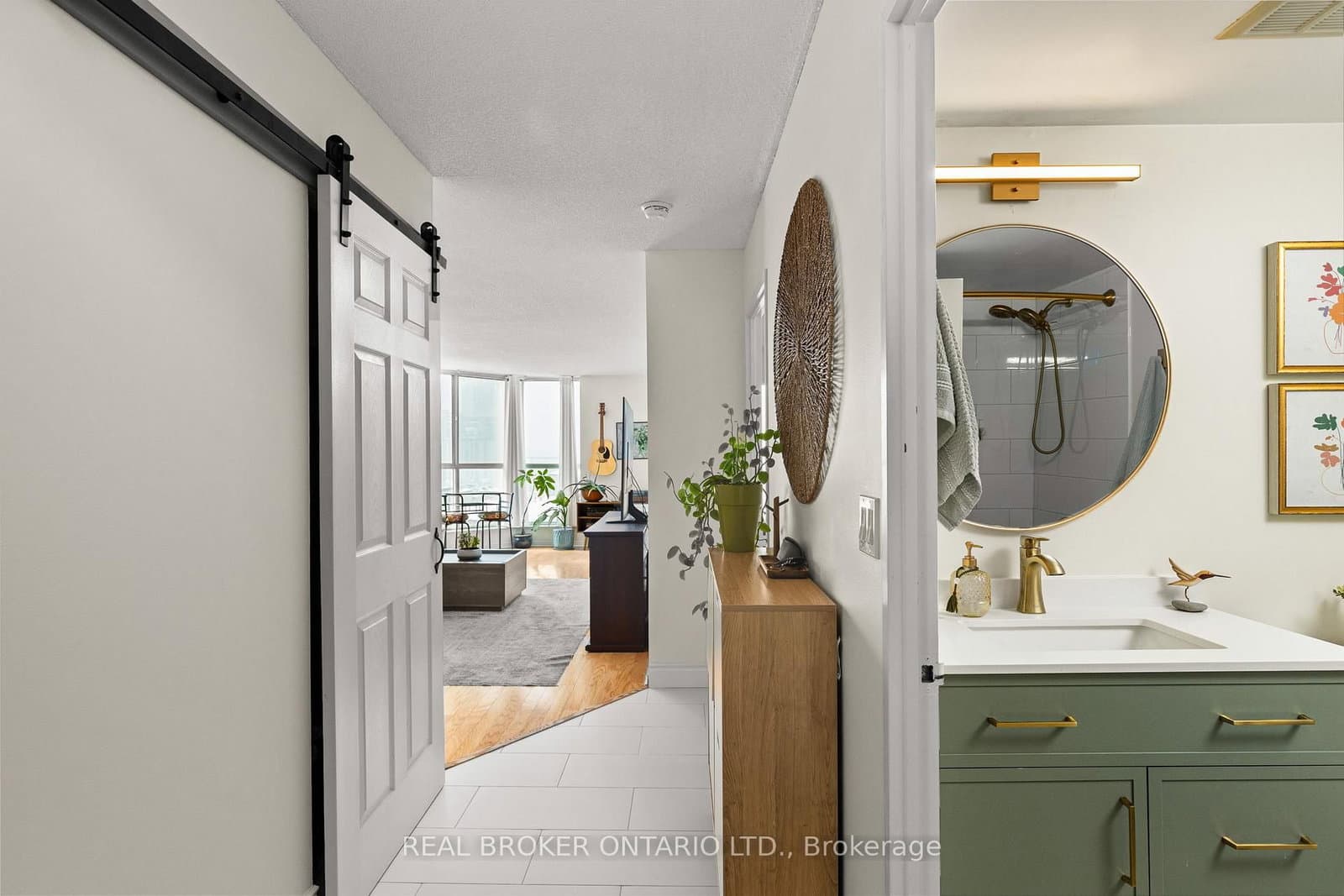 #504 - 140 Dunlop Street E
