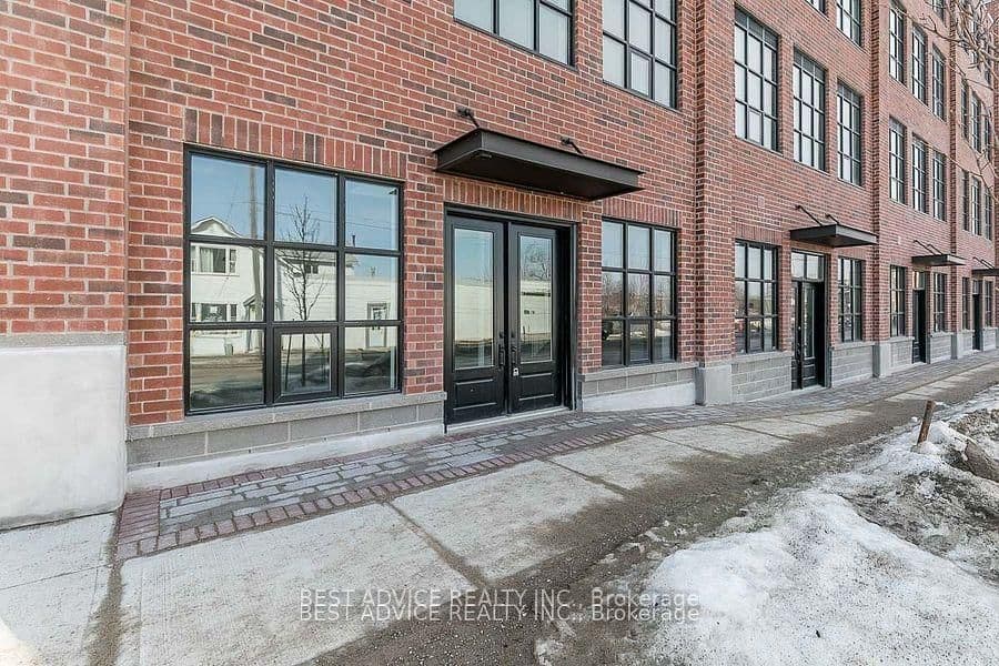 #102 - 21 Matchedash Street S