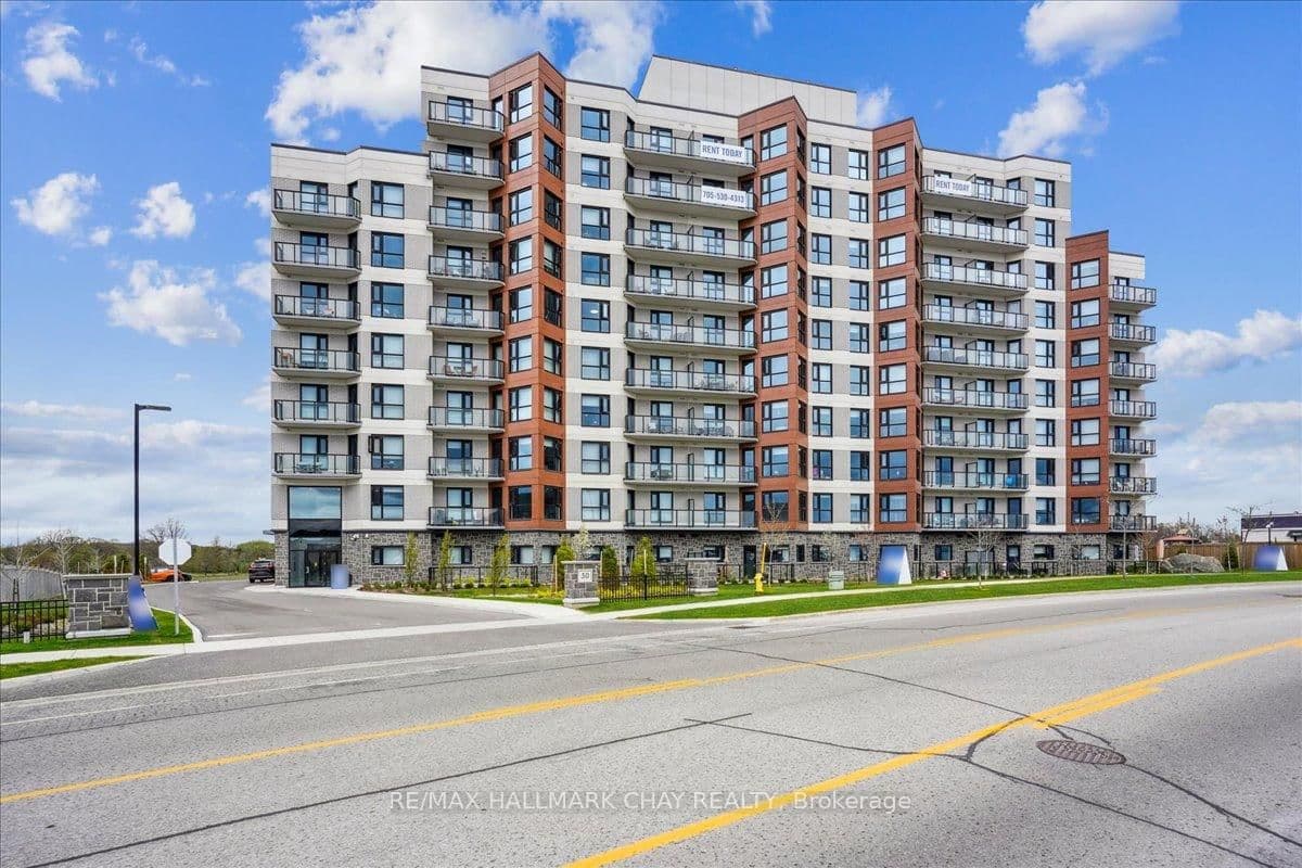 #909 - 30 Hanmer Street W