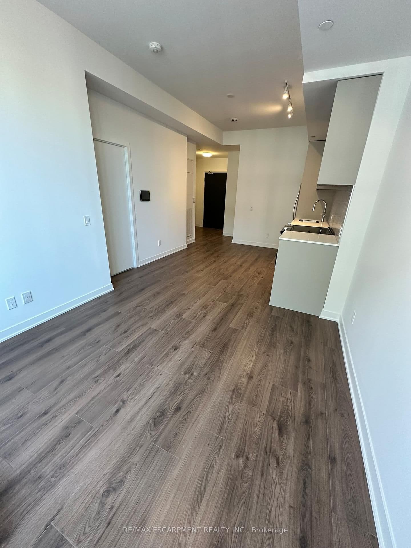 405 Dundas Street W, Unit 316