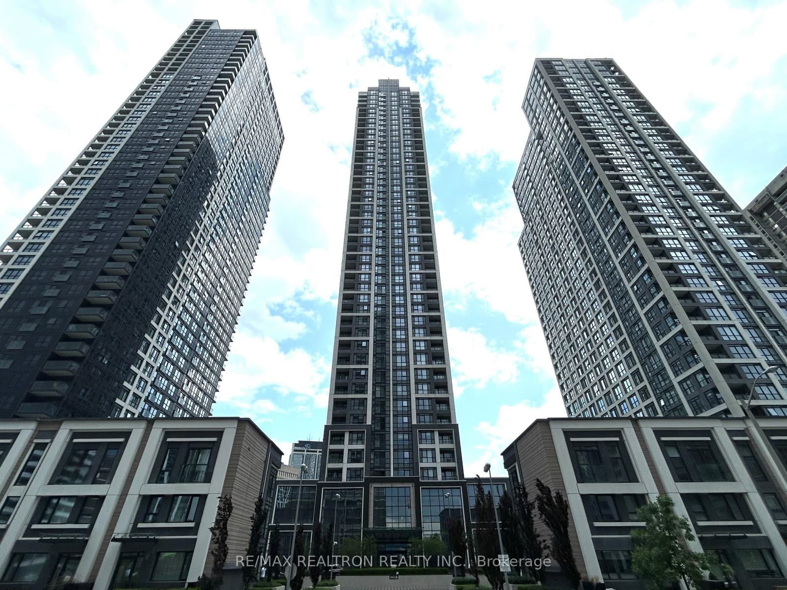 9 Mabelle Avenue, Unit 924