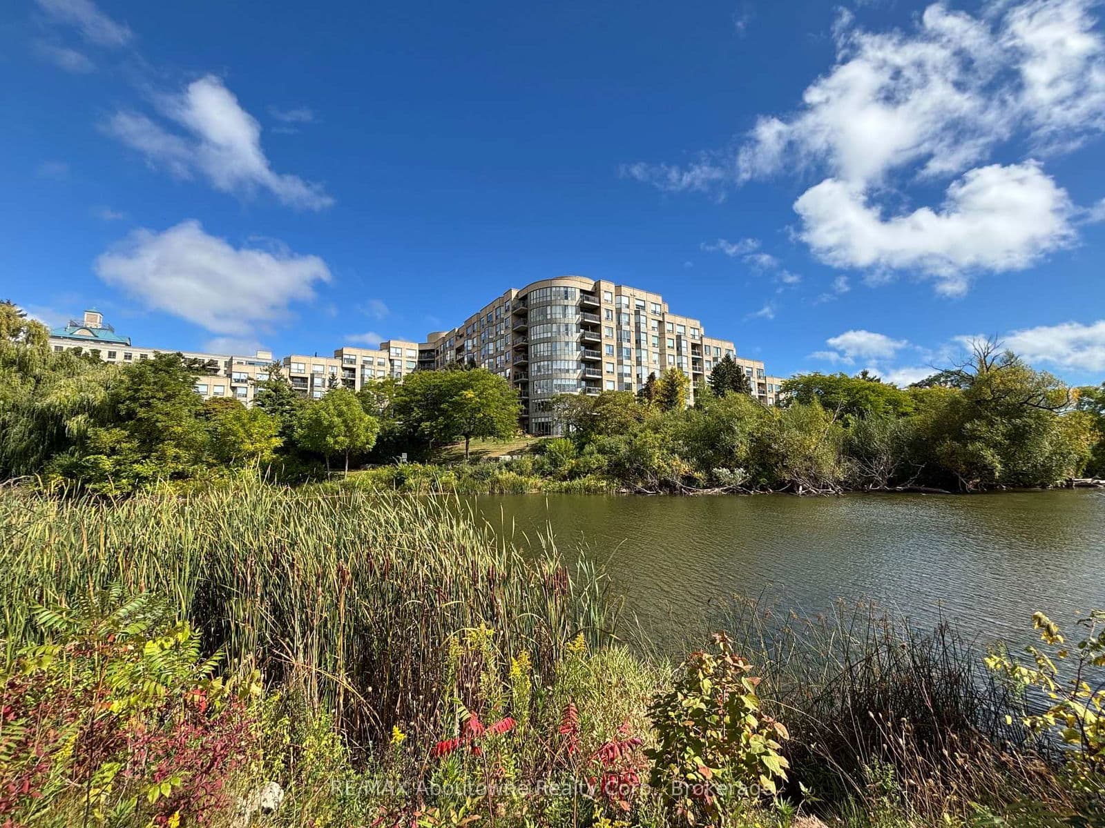 #406 - 2511 Lakeshore Road W