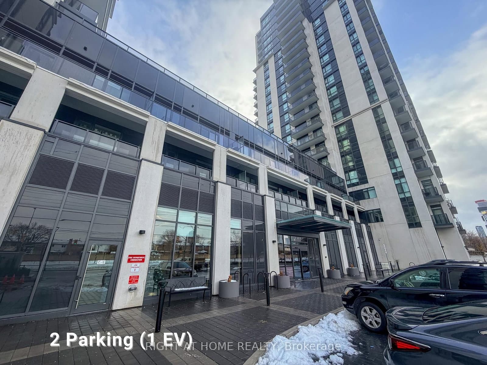 202 Burnhamthorpe Road E, Unit 807