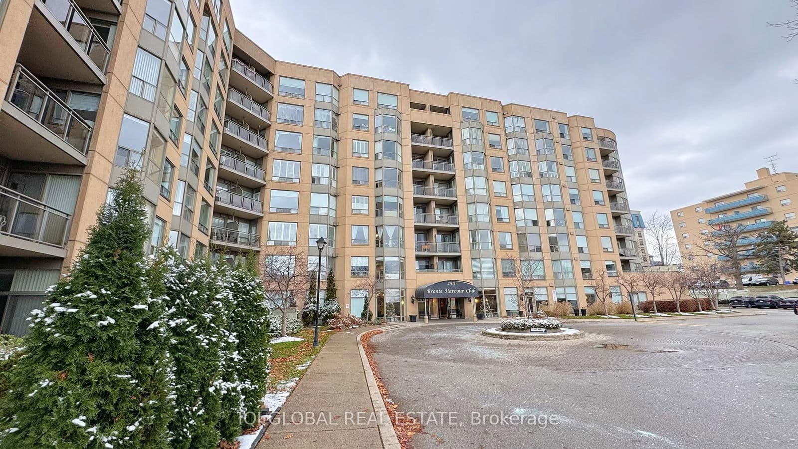 #109 - 2511 Lakeshore Road W