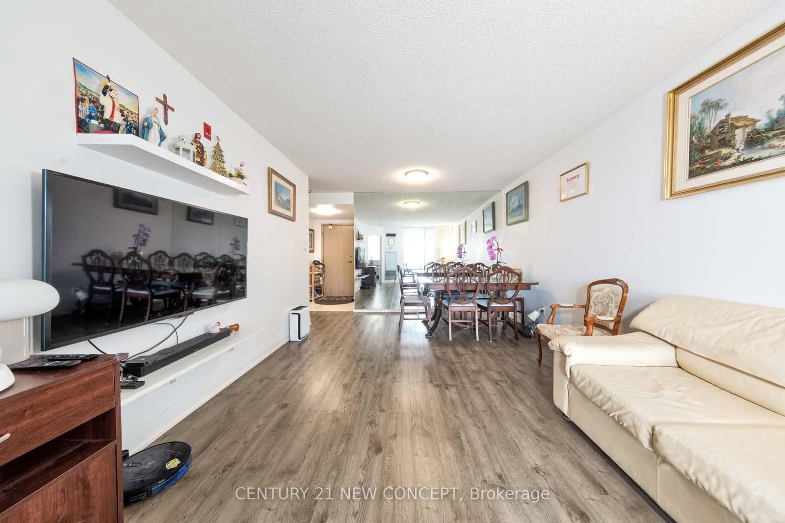 #932 - 22 Southport Street