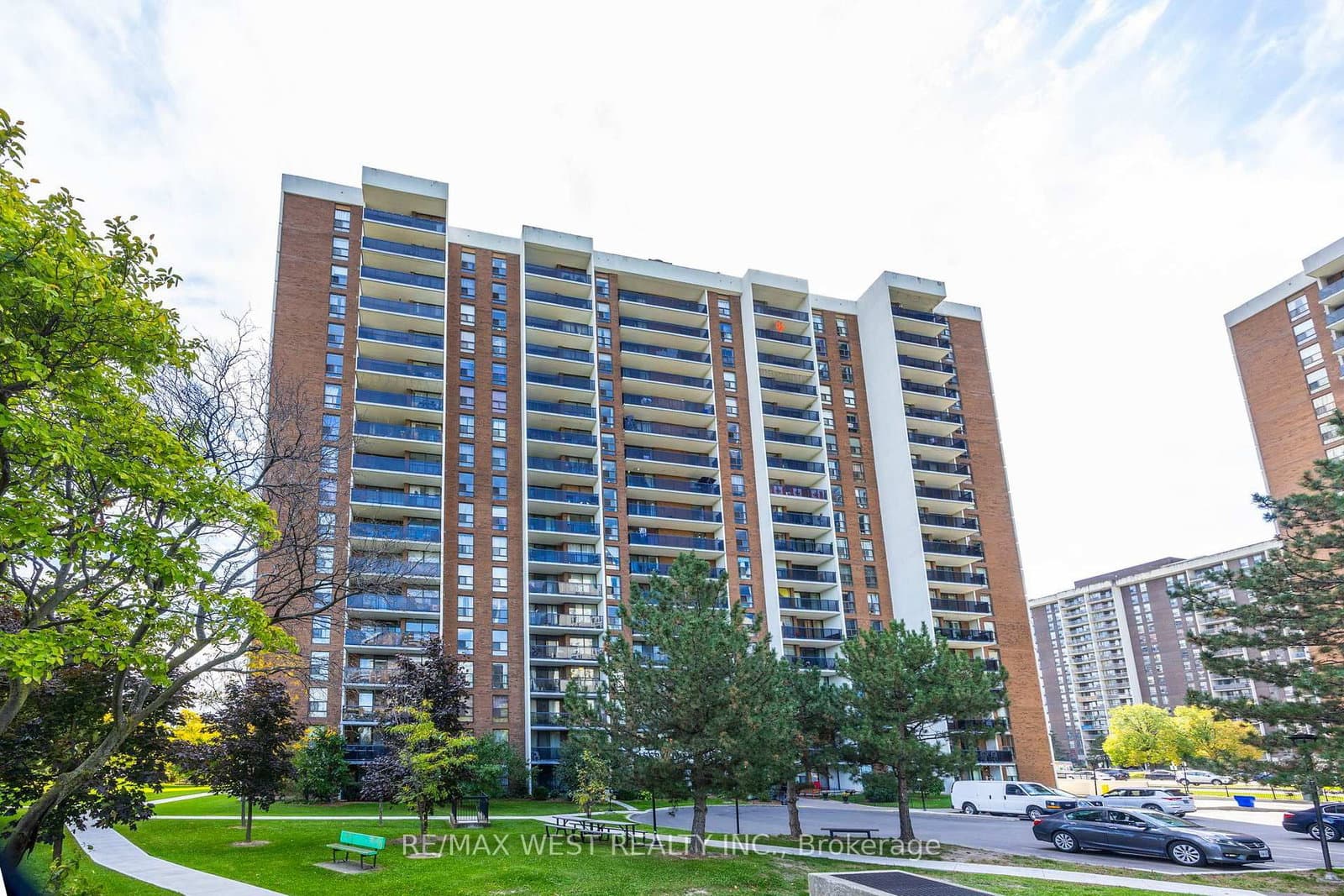 #407 - 21 Knightsbridge Road