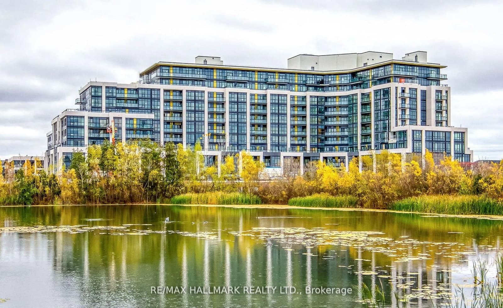 405 Dundas Street W, Unit 329