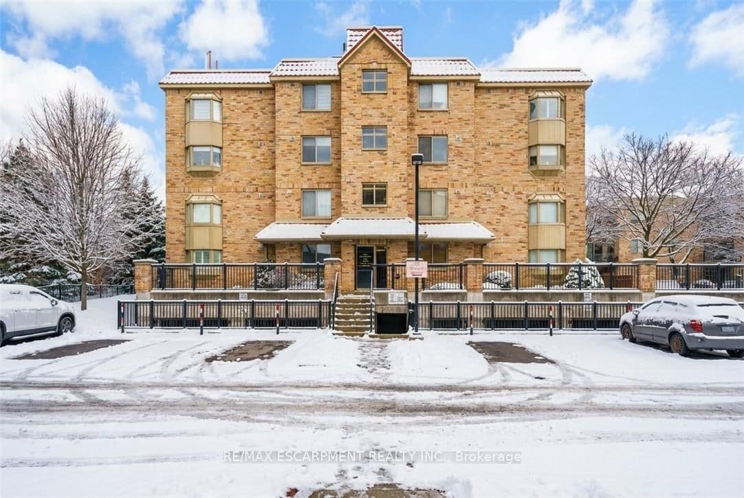 #211 - 3499 UPPER MIDDLE Road
