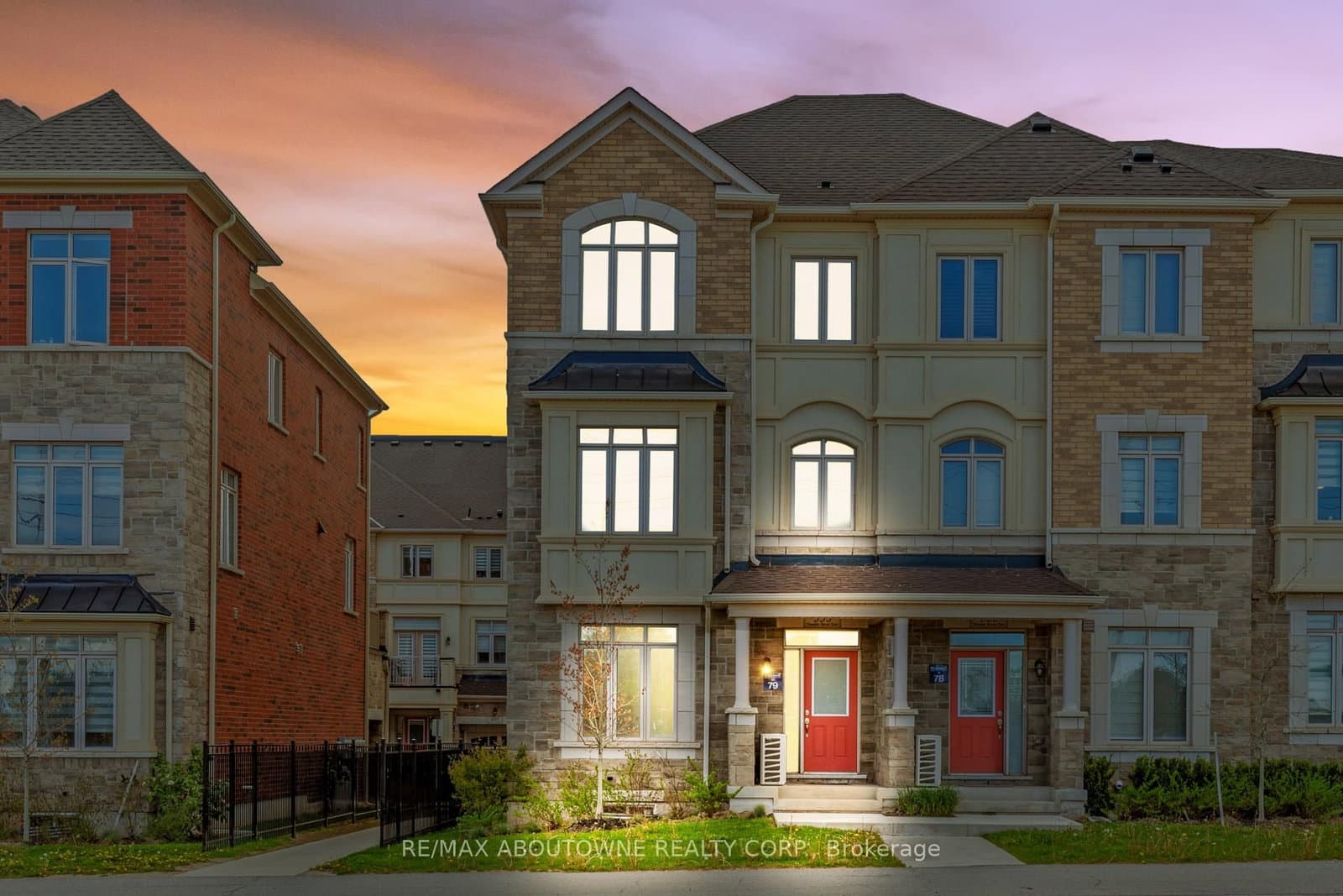 533 Dundas Street E