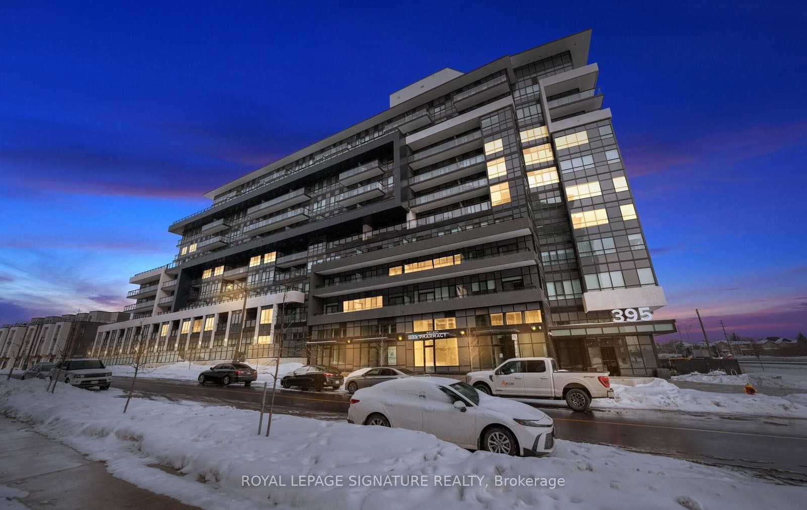 #716 - 395 Dundas Street W