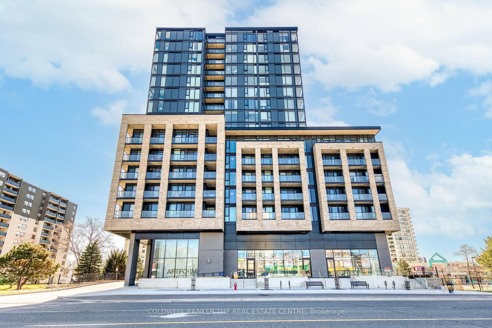 #709 - 86 DUNDAS Street E