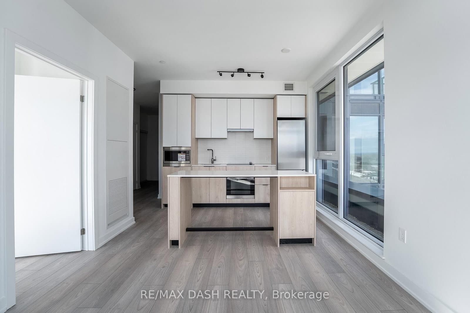 1007 THE QUEENSWAY Avenue, Unit 622